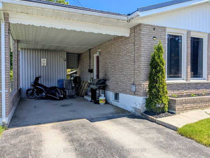Property Photo: 551 15th Avenue ON N4N 3J2