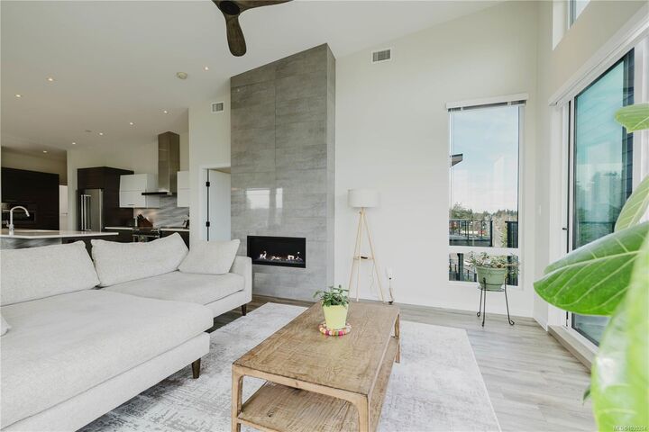 Property Photo:  100 Lombardy St #402  BC V9P 0G4 