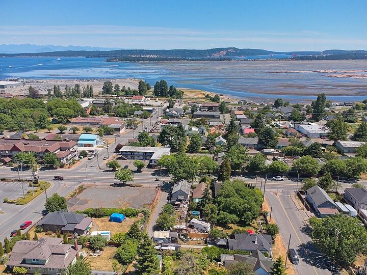 Property Photo:  374 Nicol St  BC V9R 4T4 