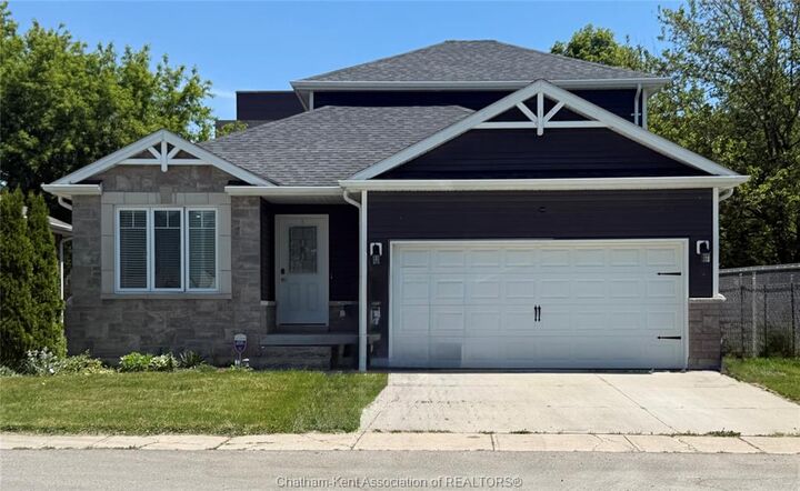 15 Lisgar Street — photo 1