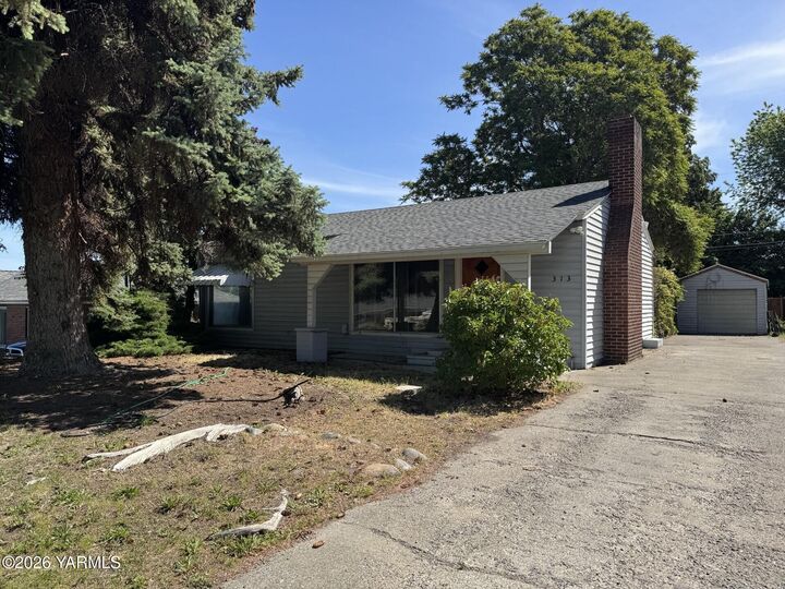 Property Photo:  313 N 27th Ave  WA 98902 