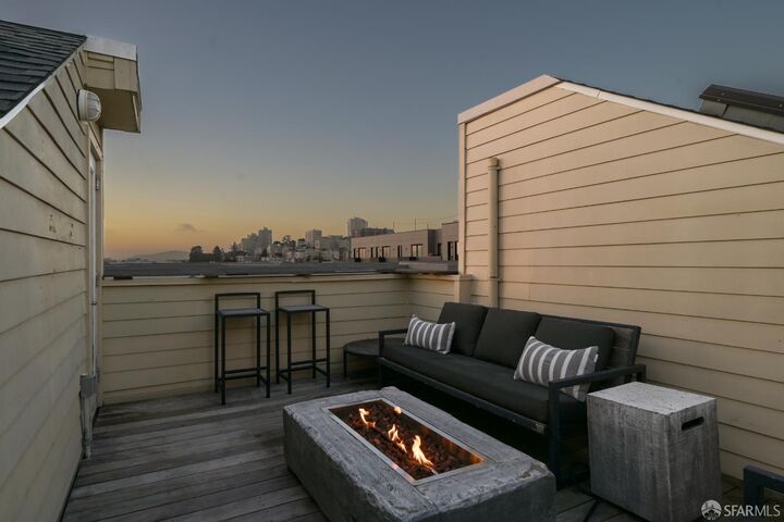 Property Photo:  1601 Pacific Avenue 403  CA 94109 