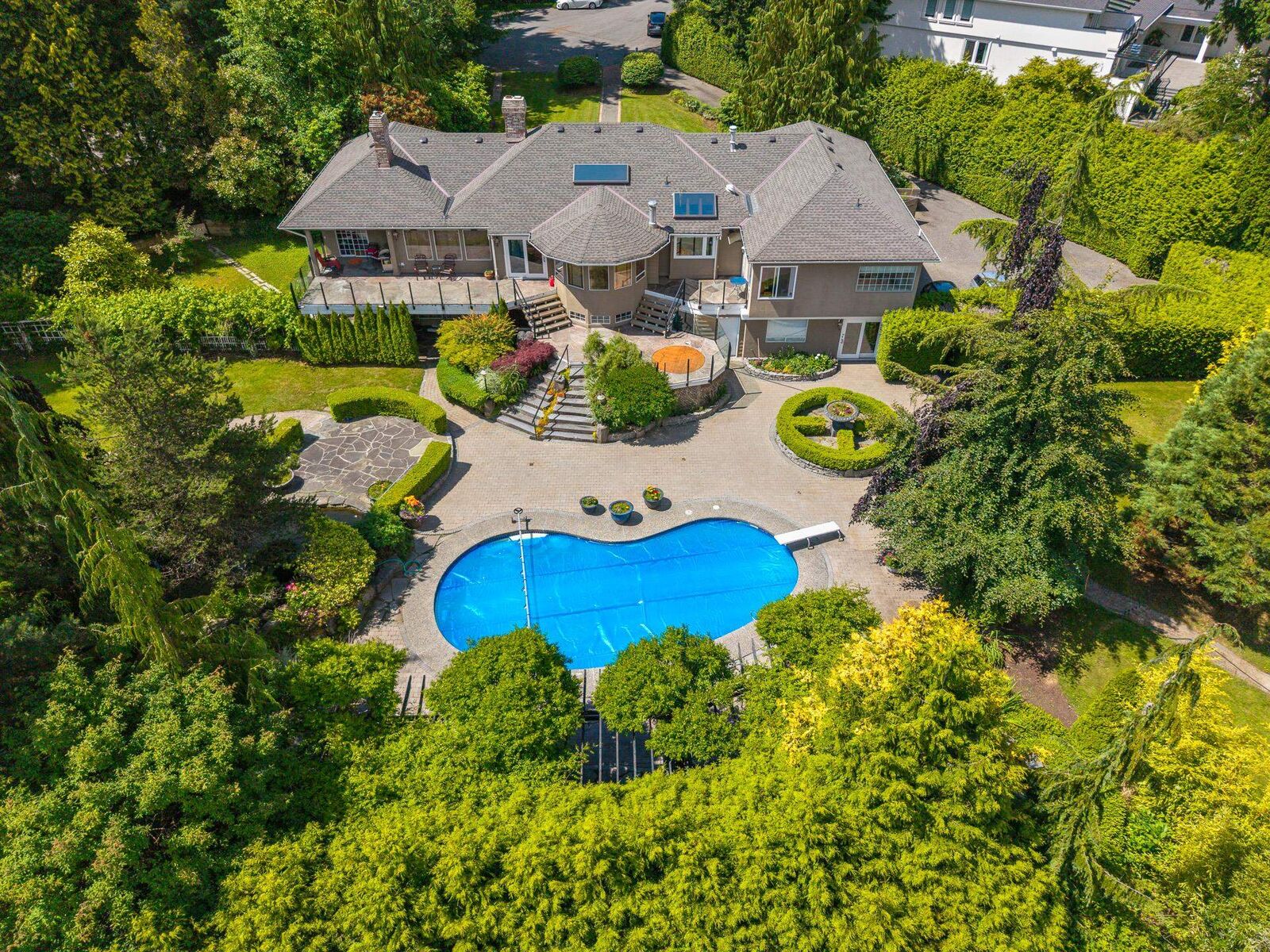 Property Photo: 13469 27 Avenue BC V4P 1Z1