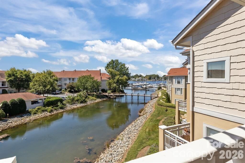 Property Photo:  18009 Kings Point Drive I  NC 28031 