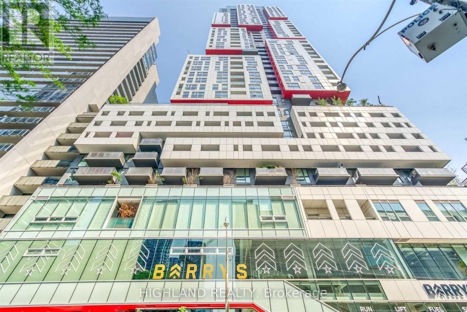 Property Photo:  318 Richmond Street West 1705  ON M5V 1X2 