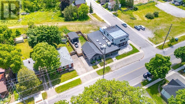 Property Photo:  162 Grand River Avenue  ON N3T 4X6 