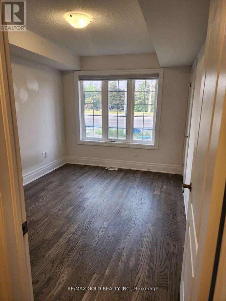Property Photo:  17 Hashmi Place Main Floor  ON L6Y 6K1 