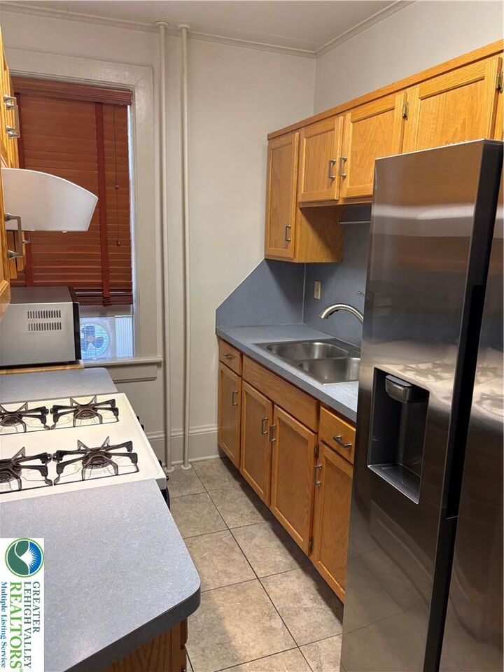 Property Photo:  21 N 10th 2N  PA 18042 