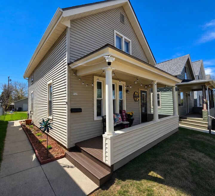 Property Photo: 919 High Ave WI 53081