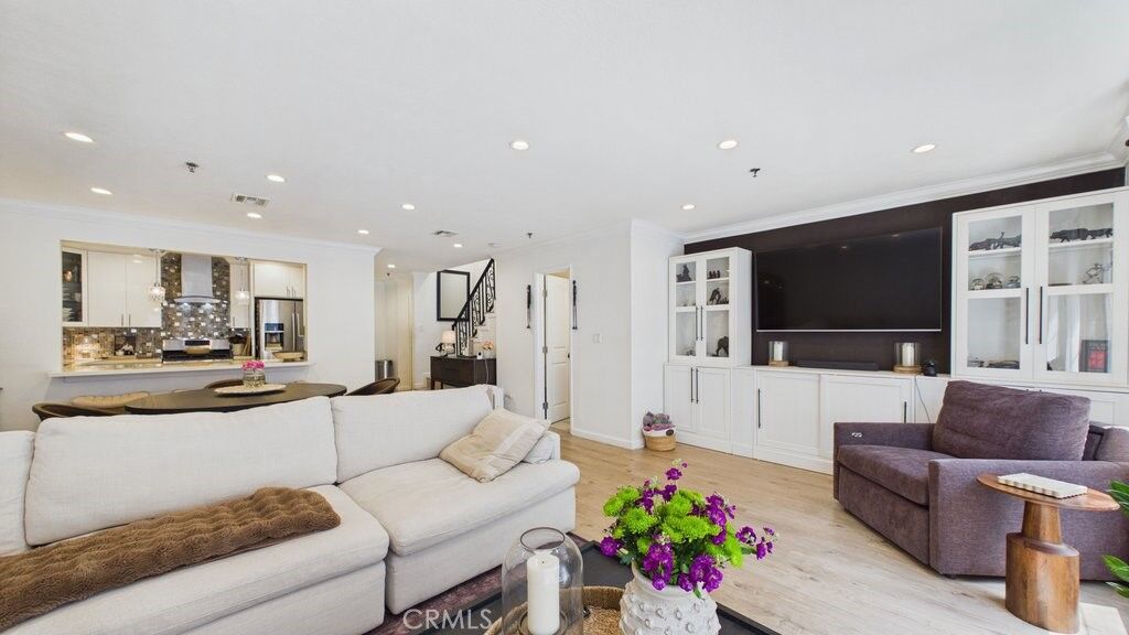 Property Photo:  735 W California  CA 91203 