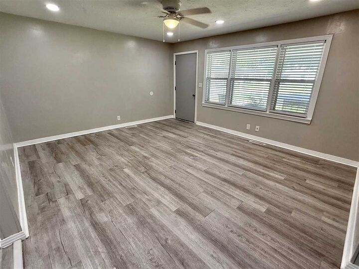 Property Photo: 320 N Peachtree OK 74601