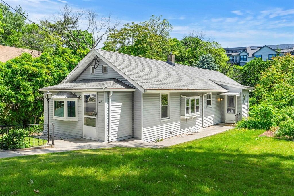 Property Photo:  25 Wonderland Ave  MA 01906 