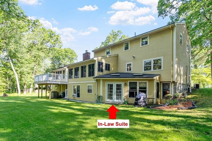 Property Photo:  10 Lancaster Place  MA 01810 