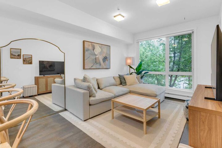 305 18 Avenue SW 228 — photo 1