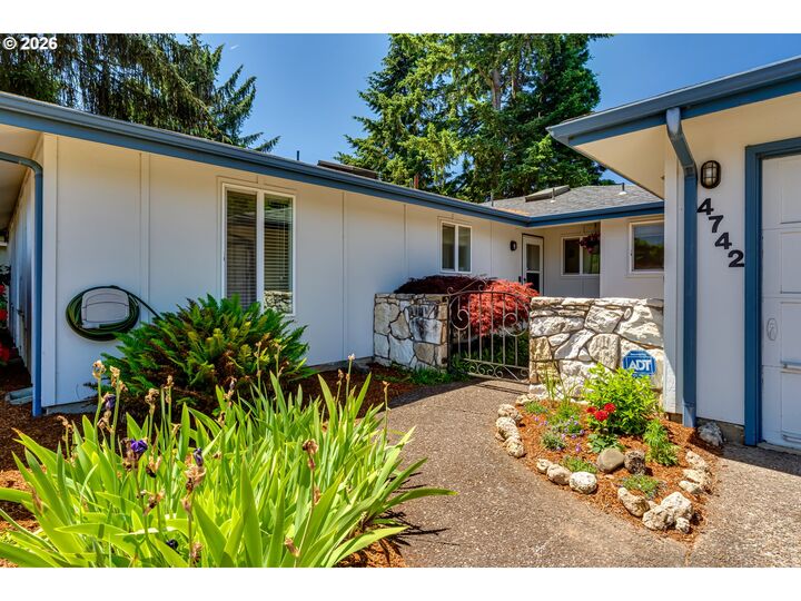 Property Photo: 4742 Thunderbird St OR 97404