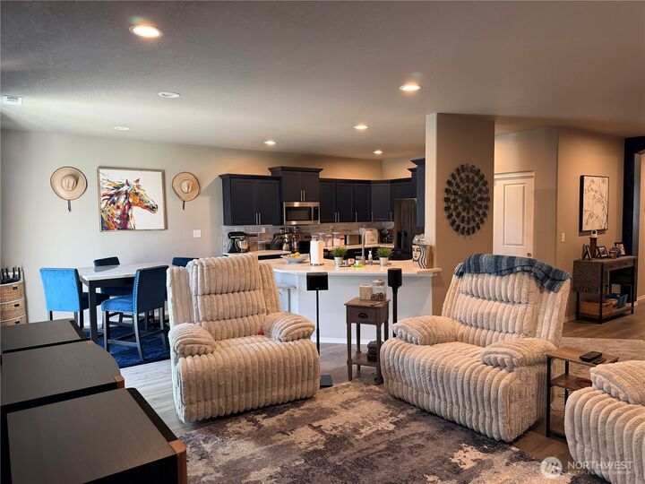 Property Photo:  1107 W Aspen Road  WA 98837 