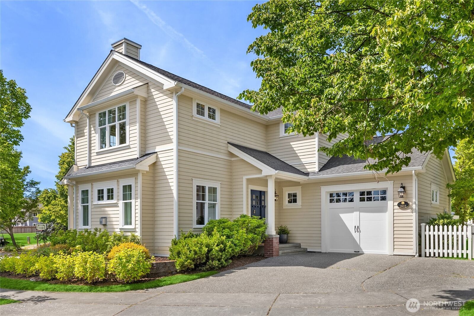 Property Photo:  1803  Parade Grounds Avenue NE  WA 98110 