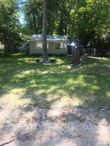Property Photo:  4910 Edgewood Drive  MI 48625 