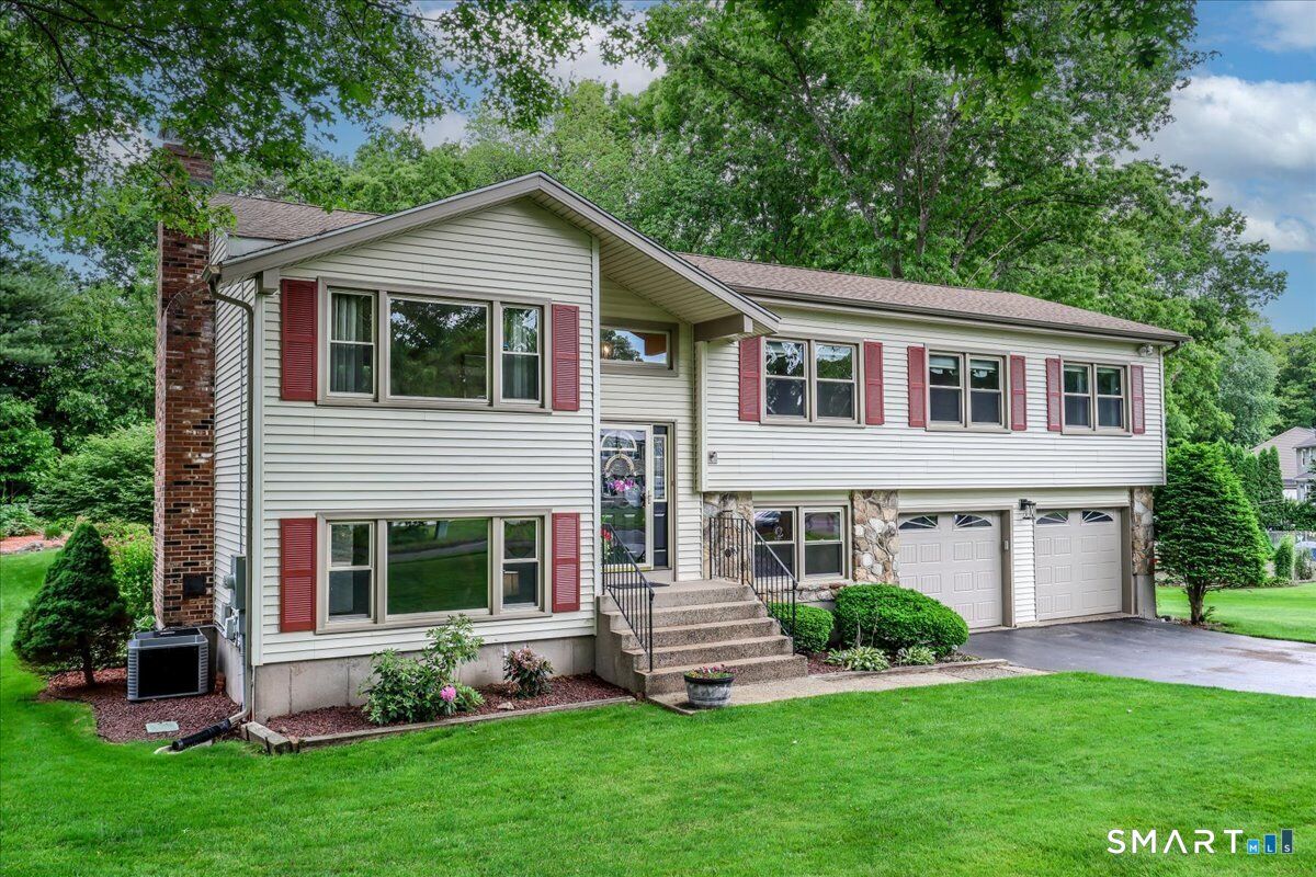 Property Photo: 20 Valley Forge Court CT 06489