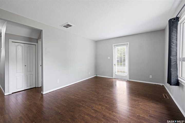 Property Photo: 33 Merritt Crescent SK S4T 5Y1