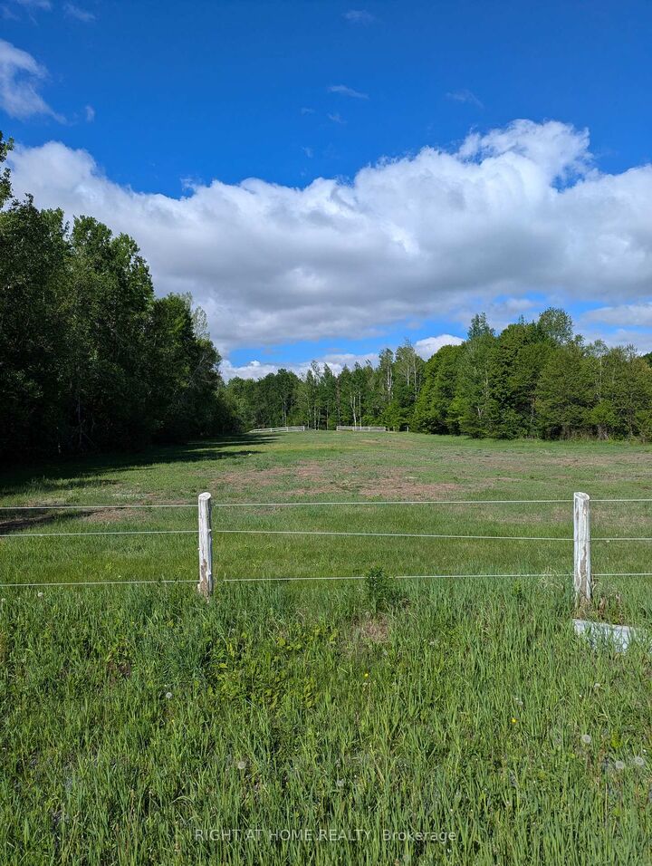 Property Photo:  