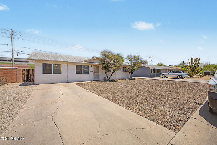 Property Photo:  620 E Vista Del Cerro Drive  AZ 85281 