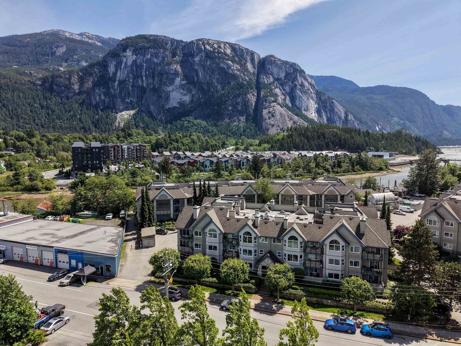 Property Photo:  1460 Pemberton Avenue 201  BC V8B 0J9 
