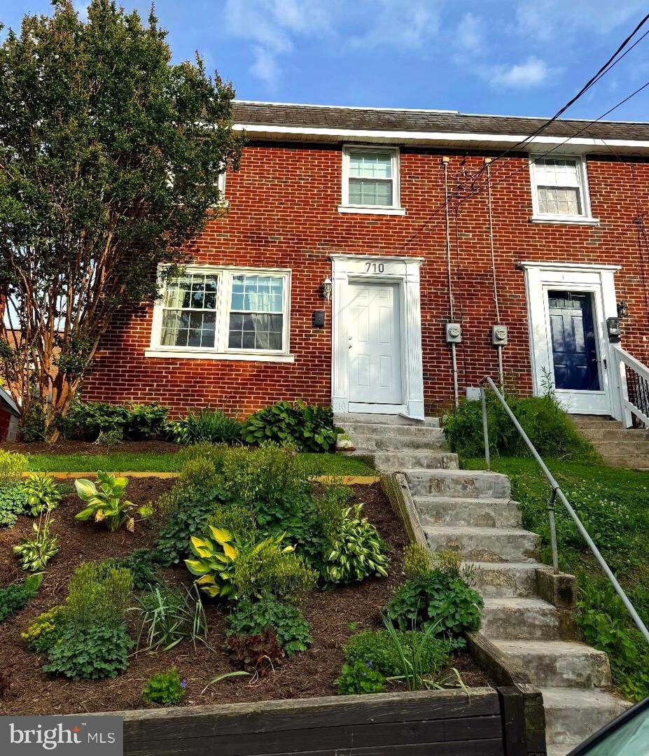 Property Photo:  710 Poplar Street  PA 17603 