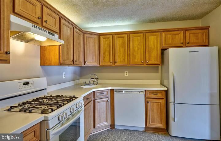 Property Photo:  61 Aspen Court  NJ 08619 