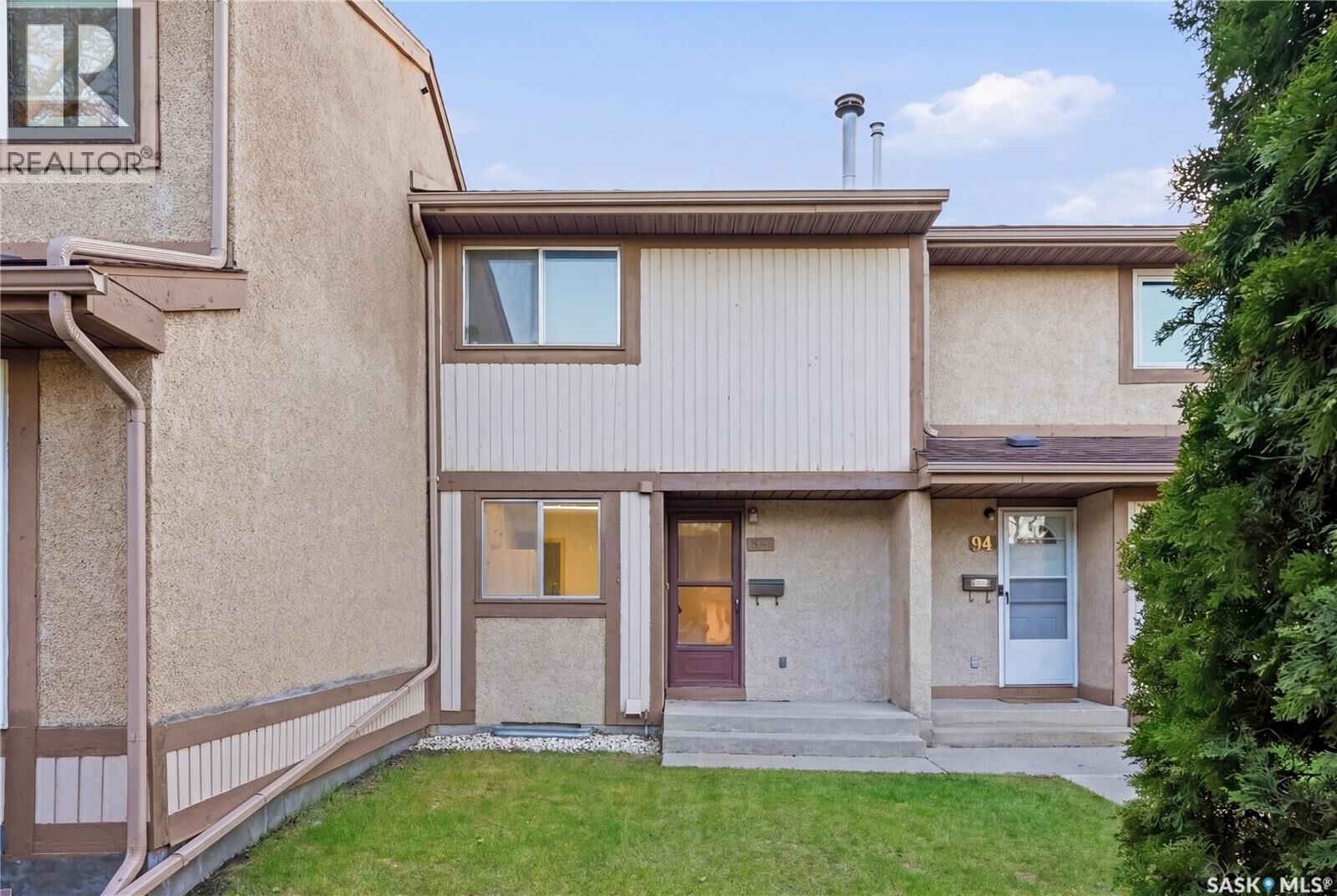 Property Photo: 93 1128 McKercher Drive SK S7H 4Y7