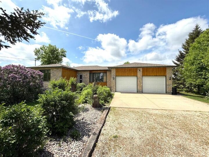Property Photo:  466 Blackdale Road  MB R4A 8A7 
