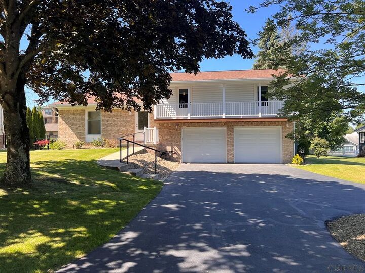 Property Photo: 111 Laurlis PA 15904