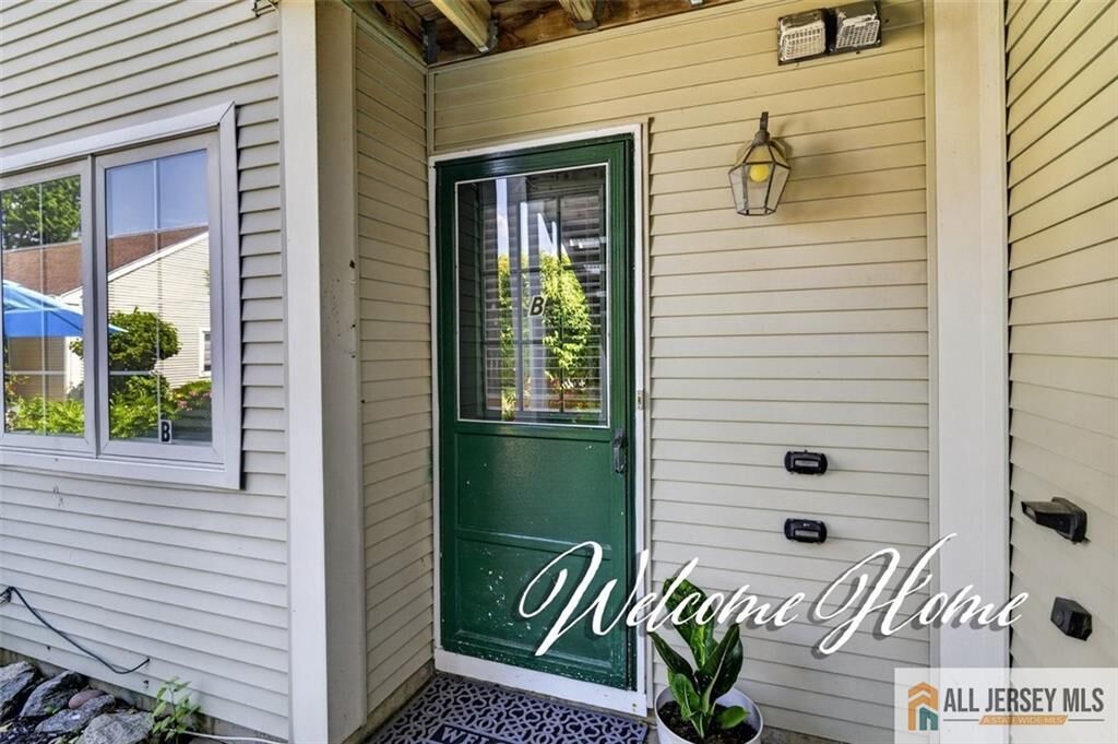 Property Photo:  40 Rutland Lane 40B  NJ 08831 
