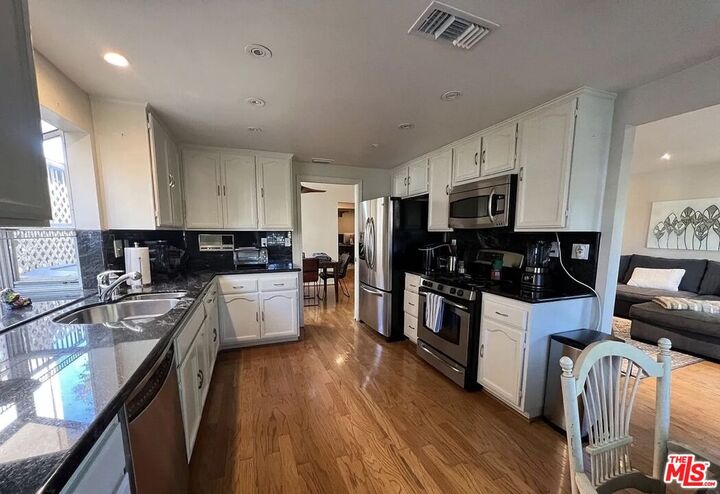 Property Photo: 5407 Isabella Ct CA 91301