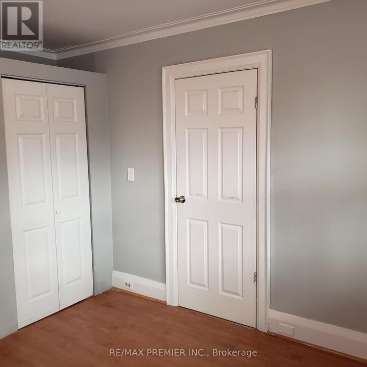 Property Photo:  118 Bude Street  ON M6E 2E5 