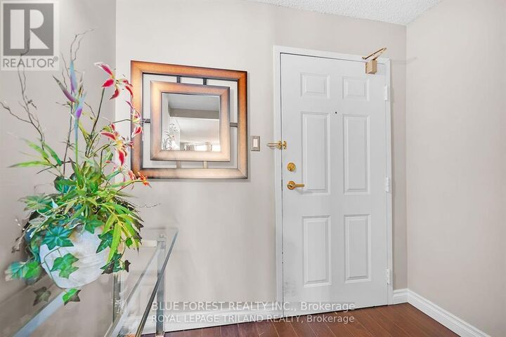 Property Photo:  363 Colborne Street 1006  ON N6B 3N3 