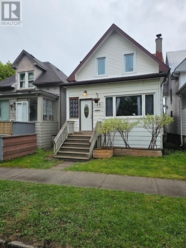 Property Photo:  123 Franklin St N  ON P7C 4H7 