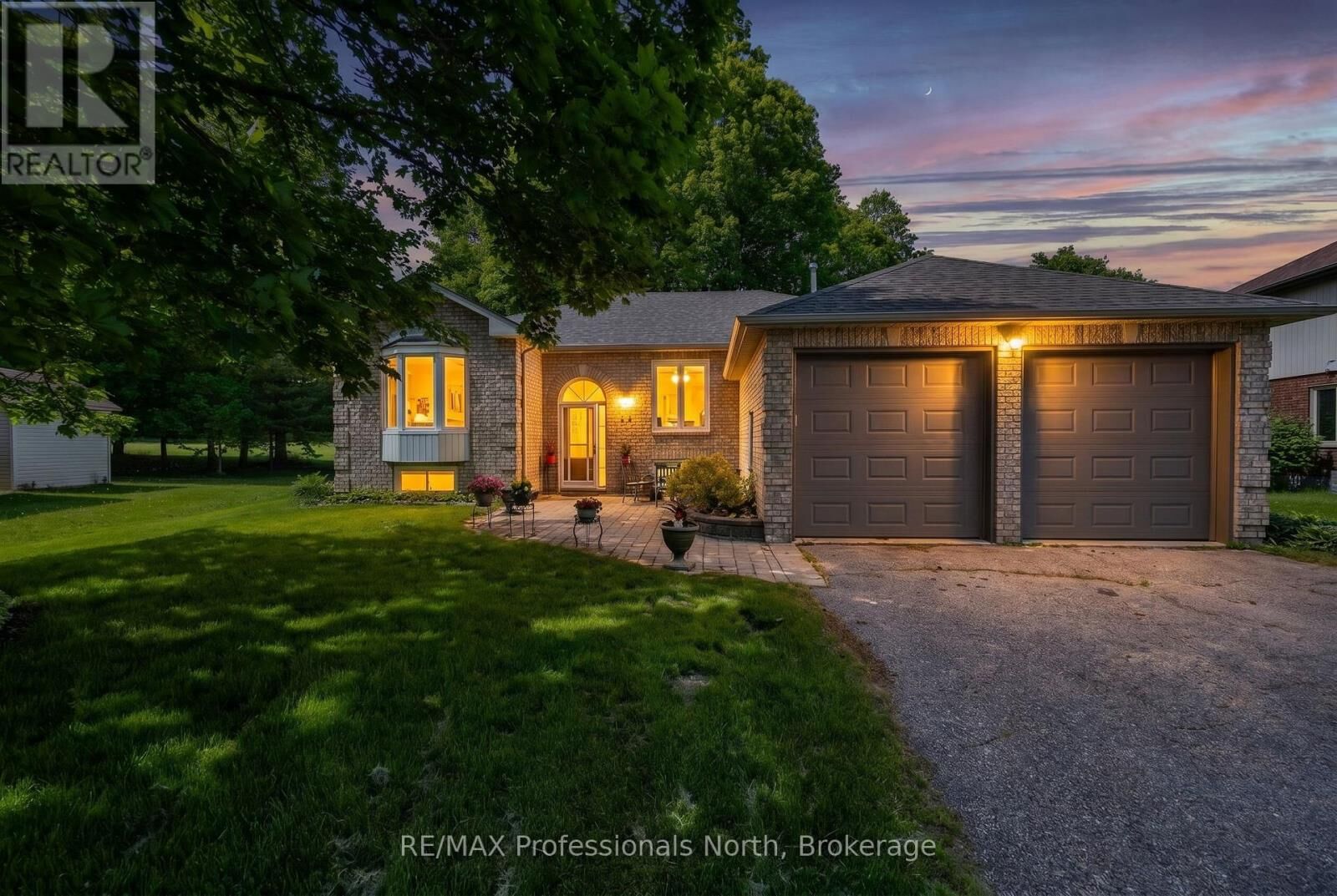 Property Photo: 48 Fairway Crescent ON L9Z 1B8
