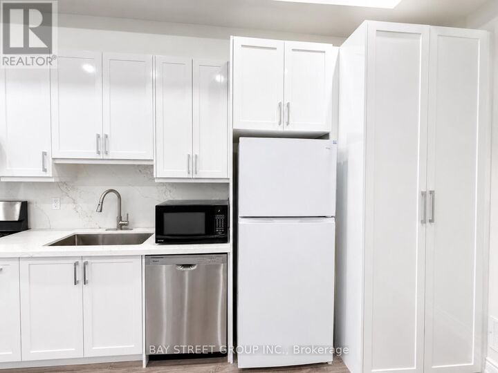 Property Photo:  442 Spadina Avenue C  ON M5T 2G8 