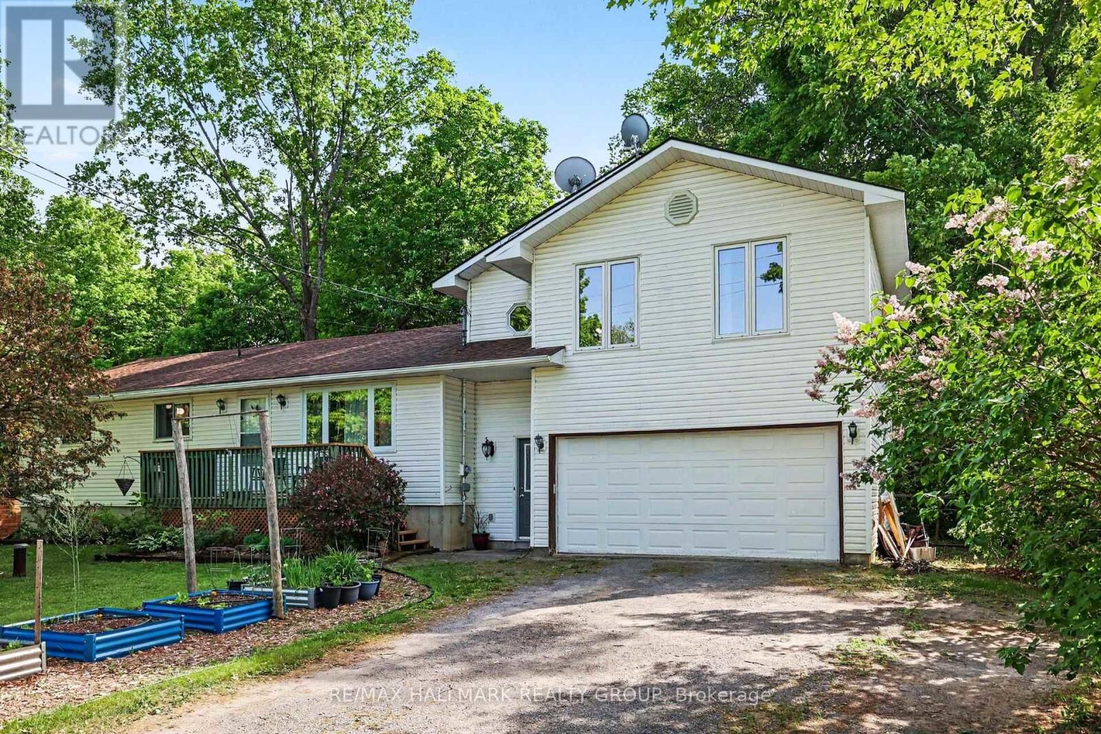 Property Photo:  471 Campbell Drive  ON K7S 3G8 