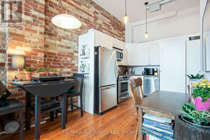 Property Photo:  66 Wellington Street #201  ON N5A 2L2 