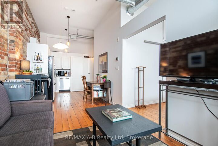 Photo de la propriété:  66 Wellington Street #201  ON N5A 2L2 