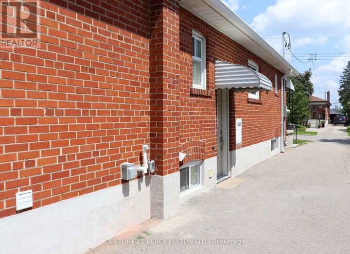 Property Photo:  110 Gilroy Drive  ON M1P 2A1 