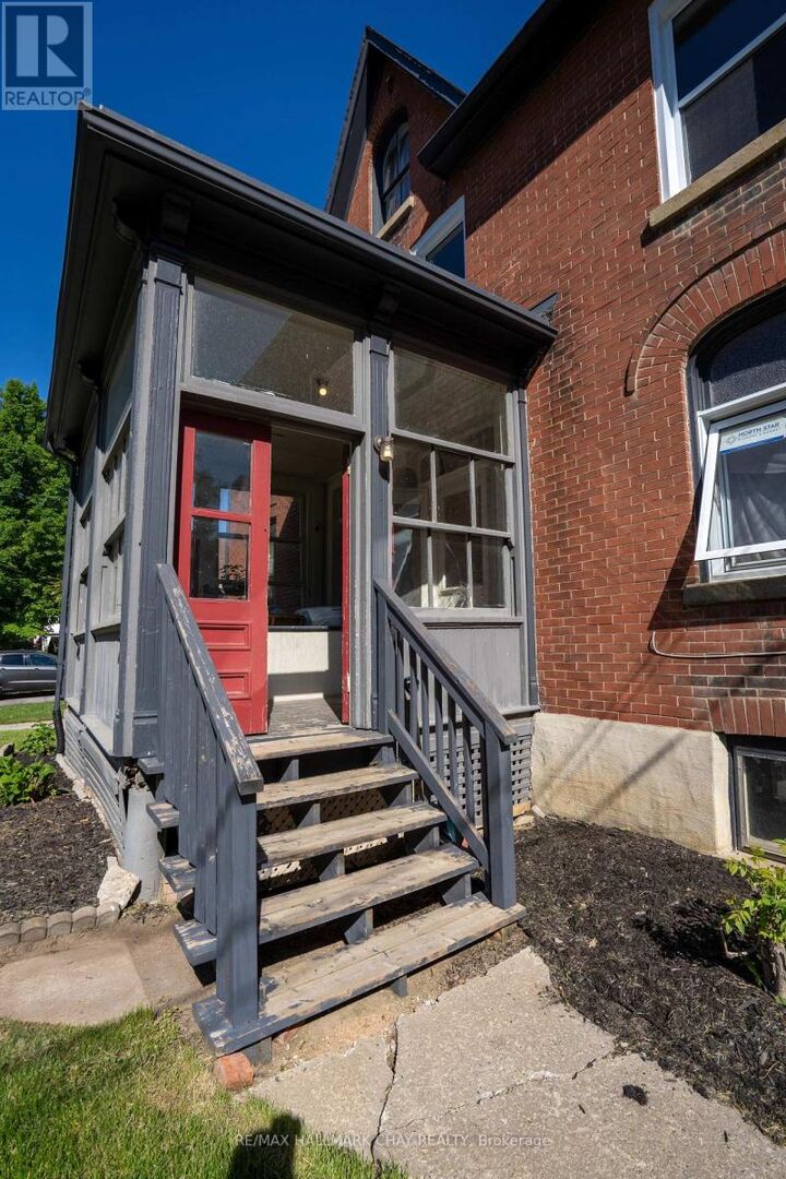 Property Photo:  26 Albert Street East 26  ON L9R 1J4 