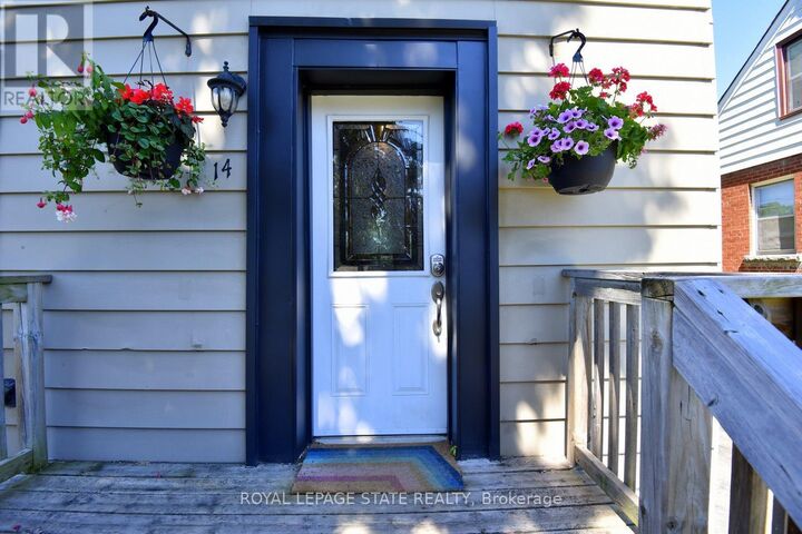 Property Photo:  14 Lydia Street  ON L8K 3B9 