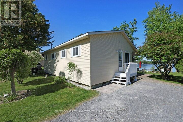 Property Photo:  225 Montgomery Park Road  ON K7C 3P1 