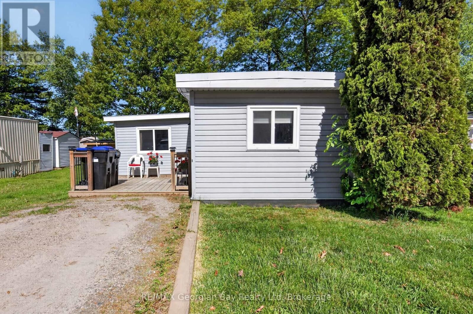 Property Photo:  24 Lakeshore Road  ON L4R 0B8 