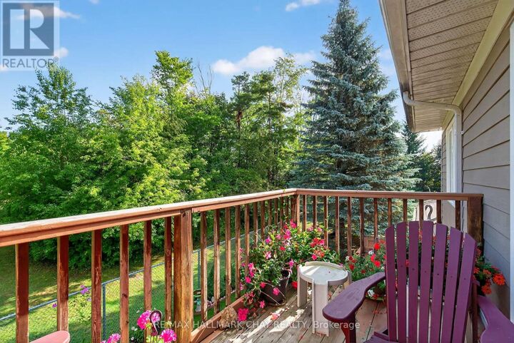 Property Photo:  222 Steel Street 10  ON L4M 2G9 