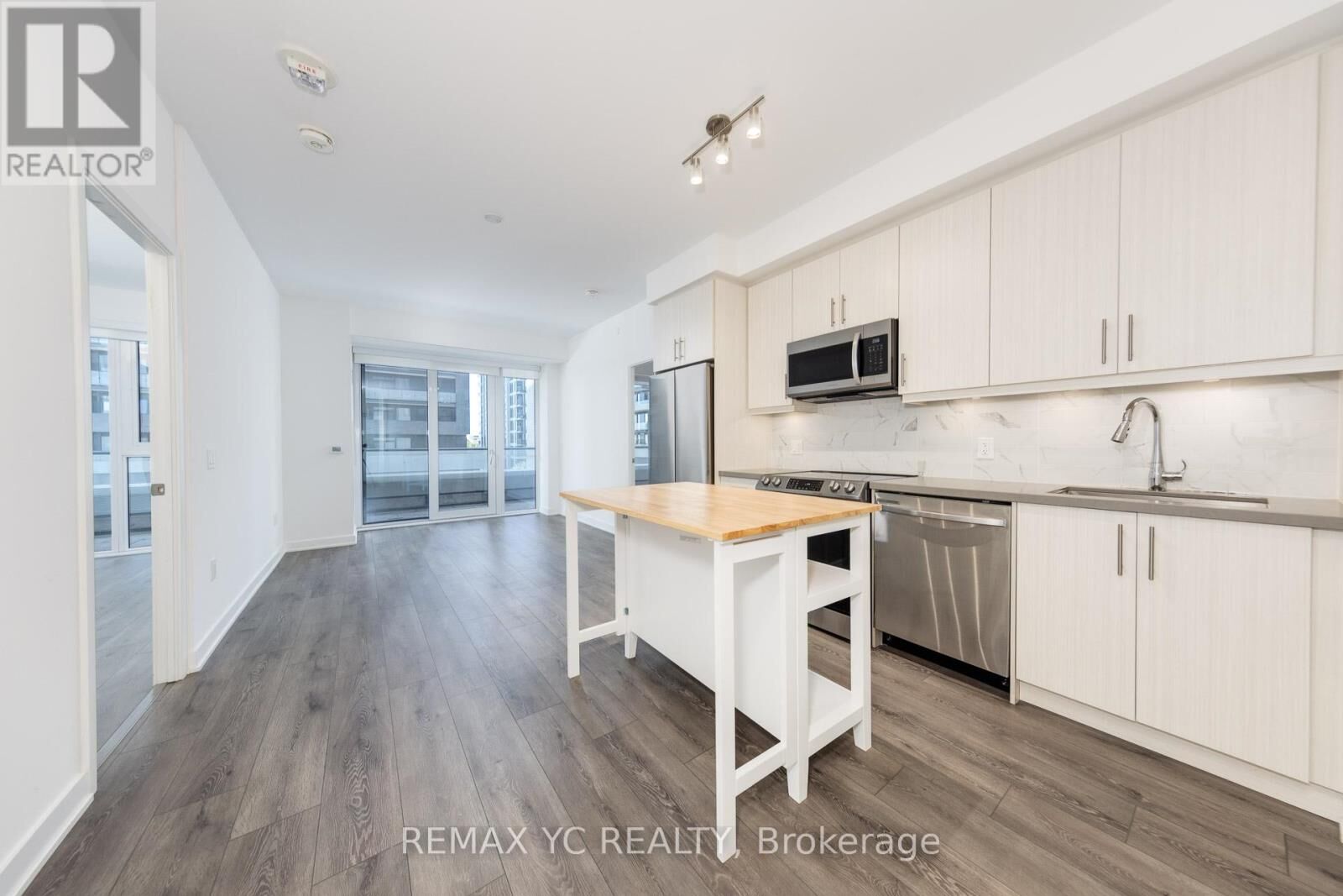 Property Photo:  95 Oneida Crescent 305  ON L4B 0H5 