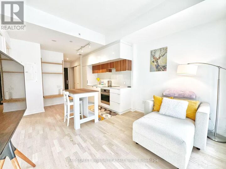 Property Photo:  185 Roehampton Avenue 207  ON M4P 1R4 